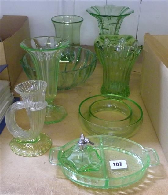 Quantity uranium and green glassware